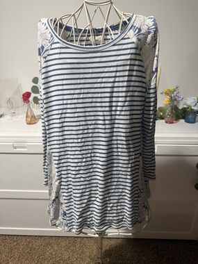 Cupio Blue and White Striped Floral Raglan Tunic
